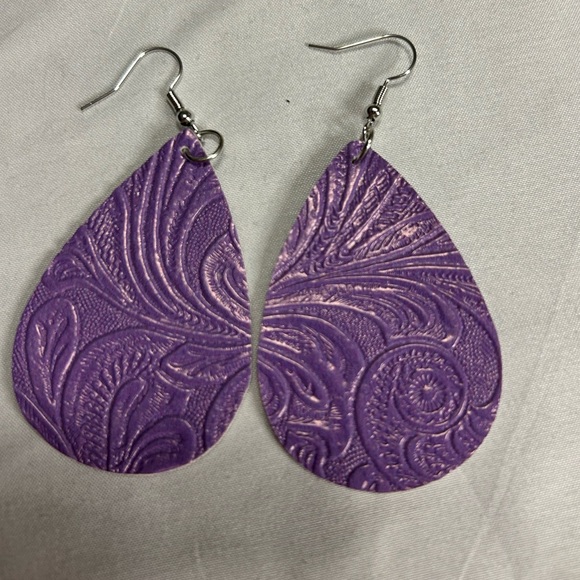 Jewelry - NWT Purple Teardrop Leather Earrings Lightweight